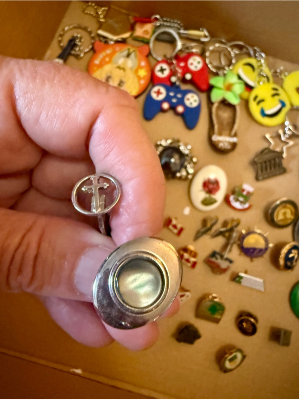 Almost 50 pc misc jewellery pins keychains rings pendants - Picture 10 of 16